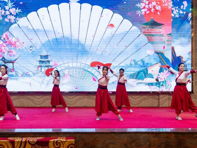 拓路前行·領(lǐng)跑未來 | 集團2023年度總結(jié)會暨2024迎新晚會圓滿結(jié)束！(圖27)