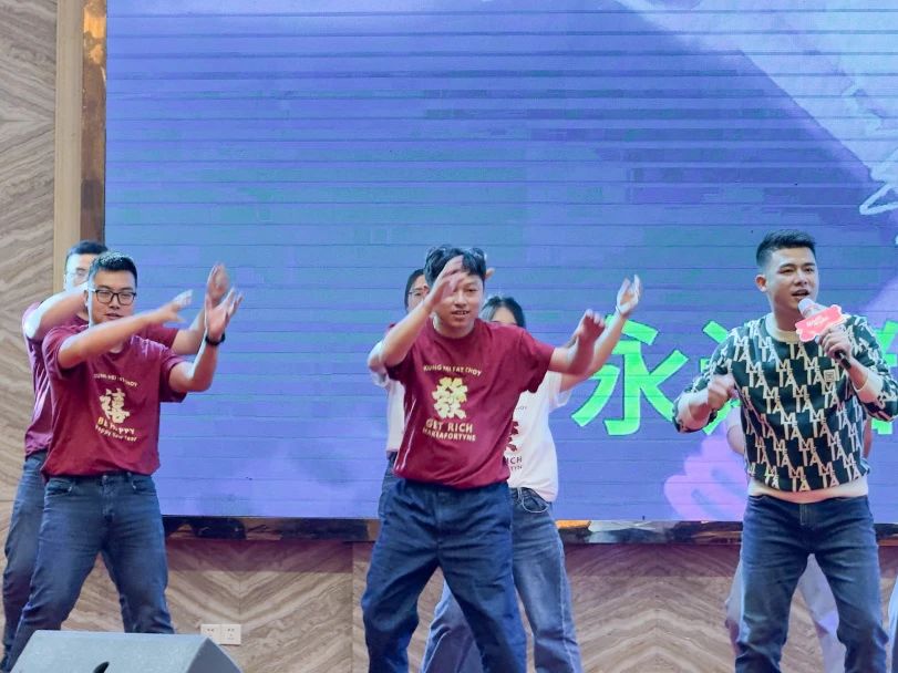 拓路前行·領(lǐng)跑未來 | 集團2023年度總結(jié)會暨2024迎新晚會圓滿結(jié)束！(圖30)